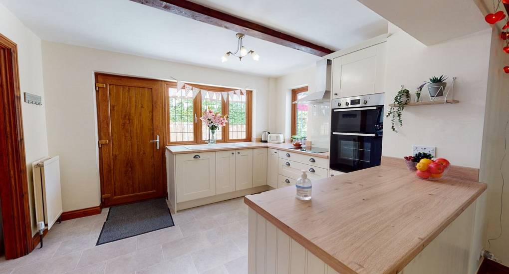 Hen party house in Bristol Kitchen 1