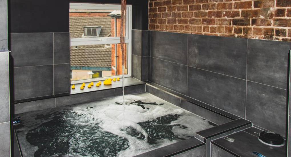 Jacuzzi view with ducks