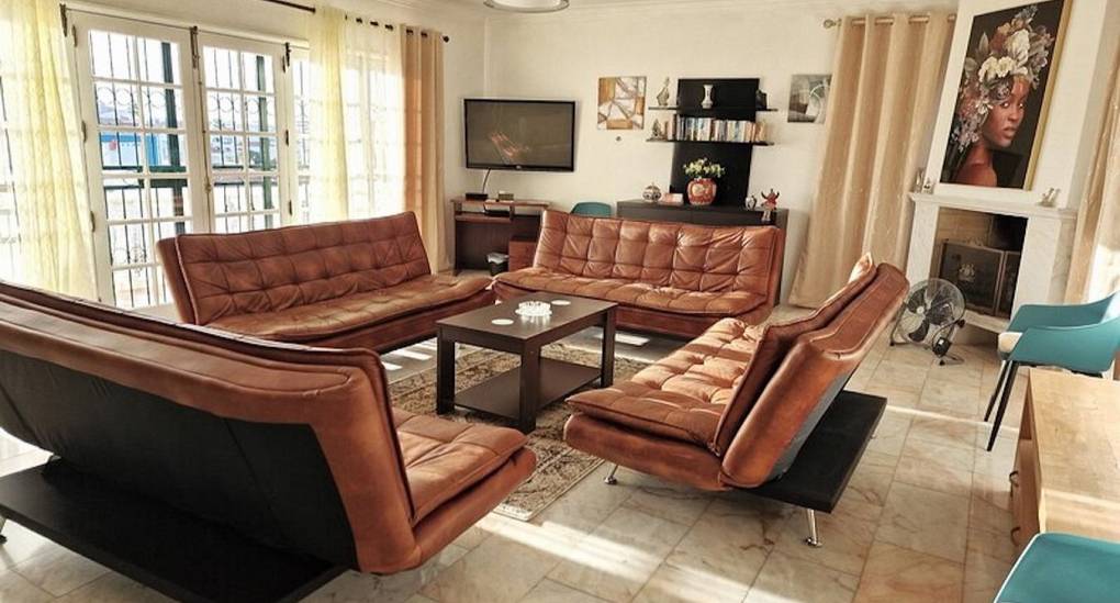 Open plan lounge with four sofas