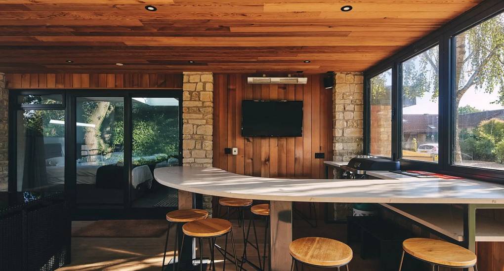 Retreat 12s outside bar area