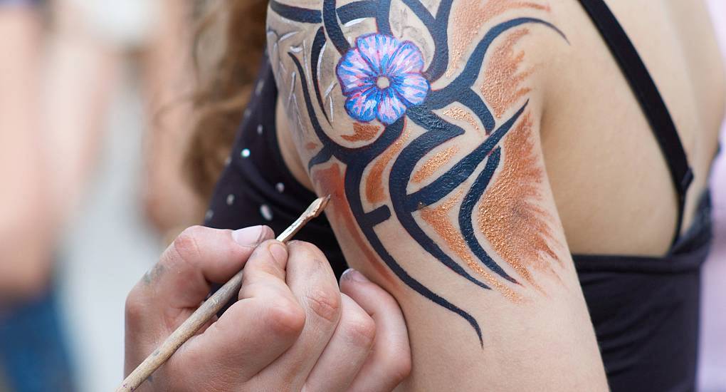 Clubbing and body painting go together well