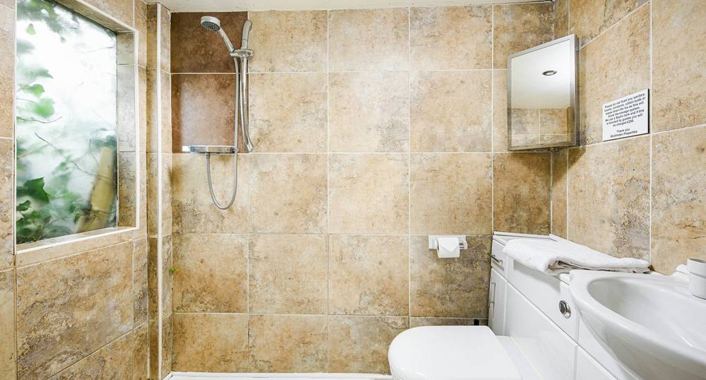 Stag and Hen Party Houses bathroom 3