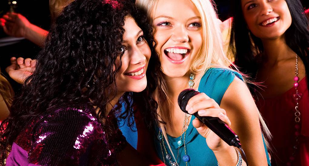Lisbon hen party enjoying a fun karaoke night as part of the Cruising & Crooning package.