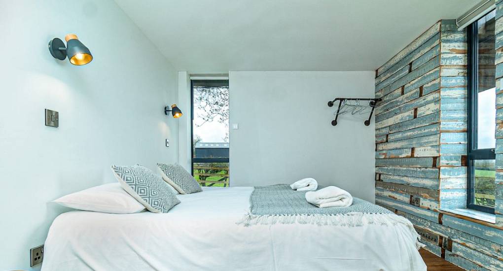 Bedroom with bunk beds: Group accommodation for 16 guests at Tree View Party House